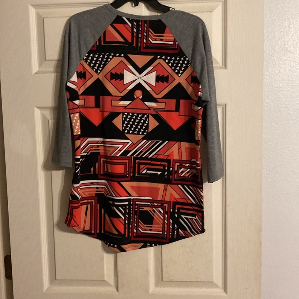 Geometric Patterned Raglan Sleeve Top - Picture 3 of 4